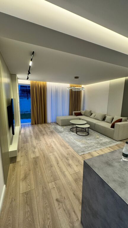 Jepet me Qira Super Apartament Luksoz 3+1+2 te Kodra e Diellit