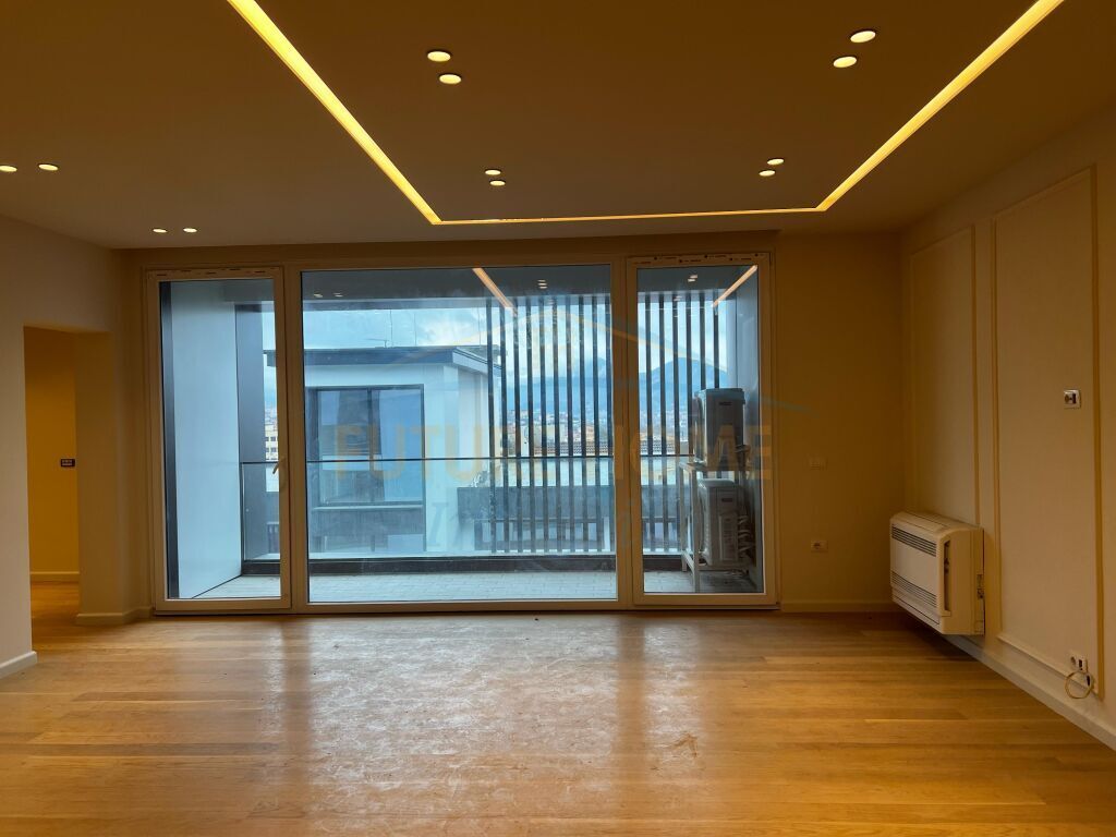 In vendita, Appartamento 3+1+2+Garage, Palazzo delle Brigate, Tirana.
