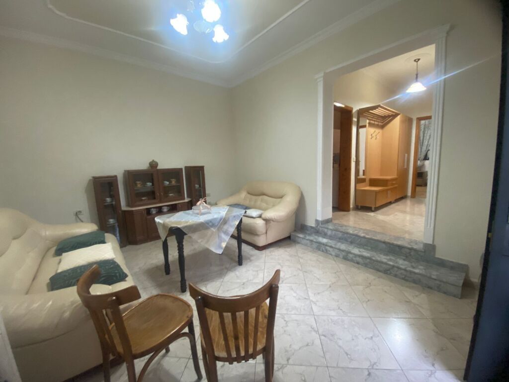 🏢Between 5 Maji Street and Siri Kodres Street, the first floor of a 2+1 villa, furnished, is for rent. 40,000 Leke