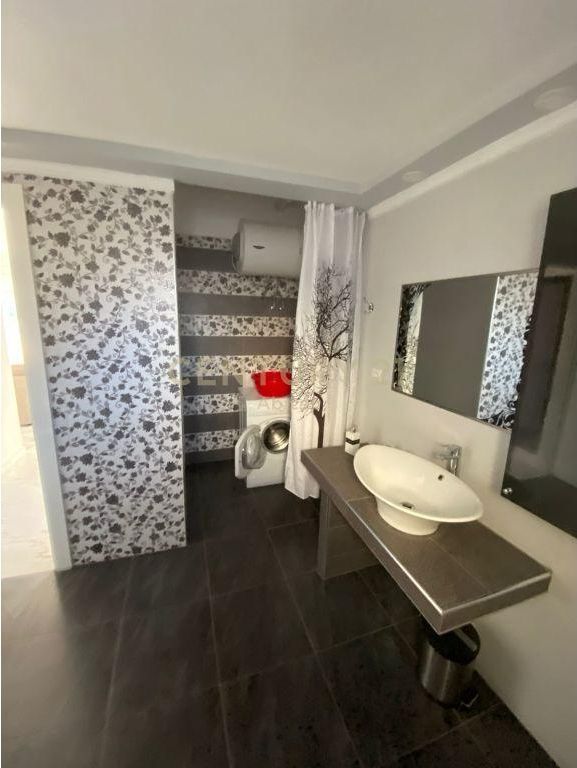 APARTAMENT ME QIRA, VILAT GJERMANE