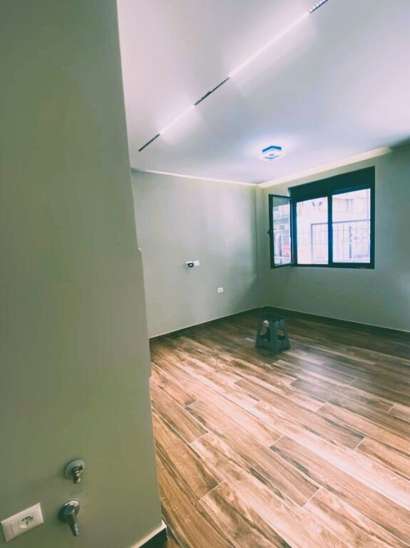 🏢 ME QIRA  AMBIENT BIZNESI – 21 Dhjetori, pranë Square 21