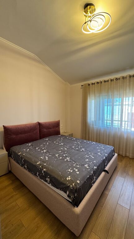 Jepet me qera apartament luksoz 1+1 në Fresk, me post parkimi