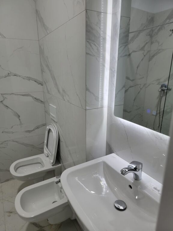 📍5 Maji Jepet Apartament 1+1 Me Qira