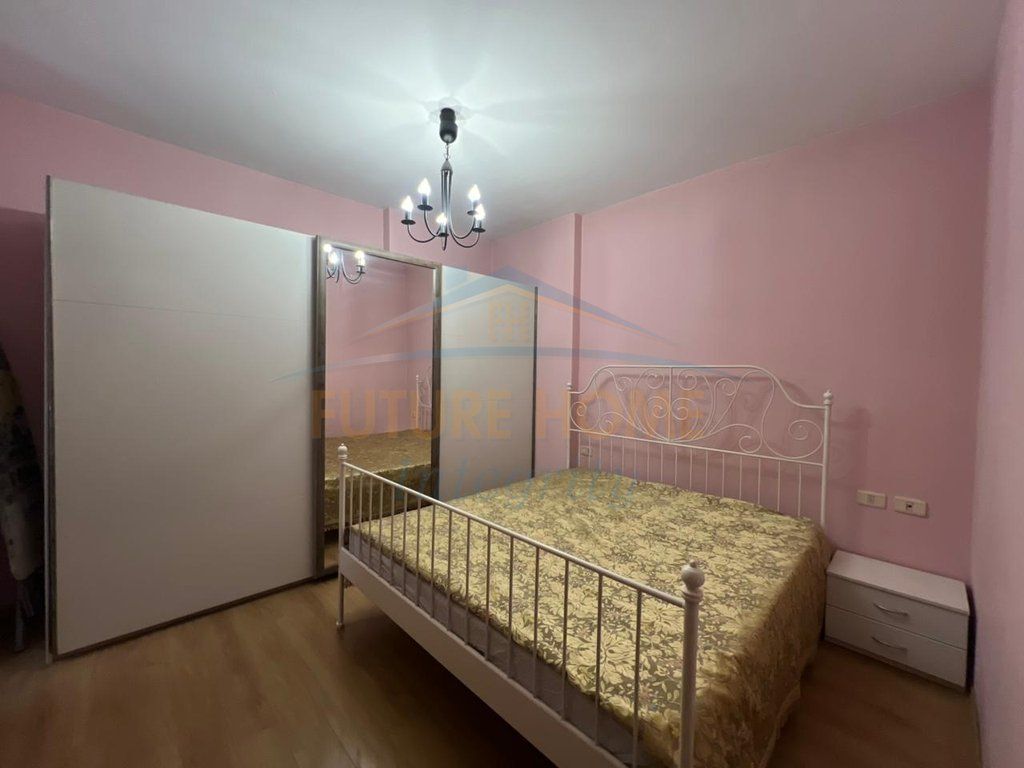 Qera, Apartament 2+1+2, Zogu i Zi