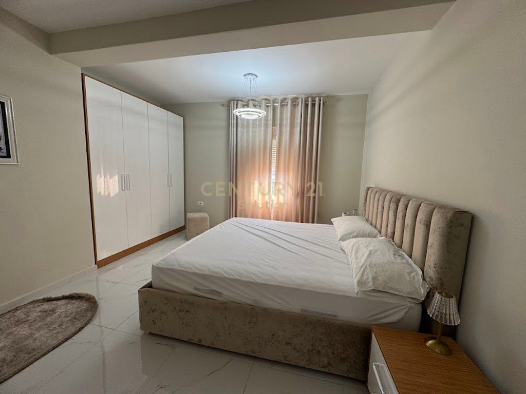 Apartment 2+1 for rent in the Golden Tower residence, on Mine Peza Street. The apartment is located on the 7th floor and offers a functional layout with spacious rooms and natural lighting. The property has a total area of 105 m² (87 m² net) and has never been inhabited before, offering completely new living conditions. The residence is modern, with management and high construction standards, in one of the most sought-after areas of Tirana. Price: 1,300 €/month For more information or a property visit, contact.