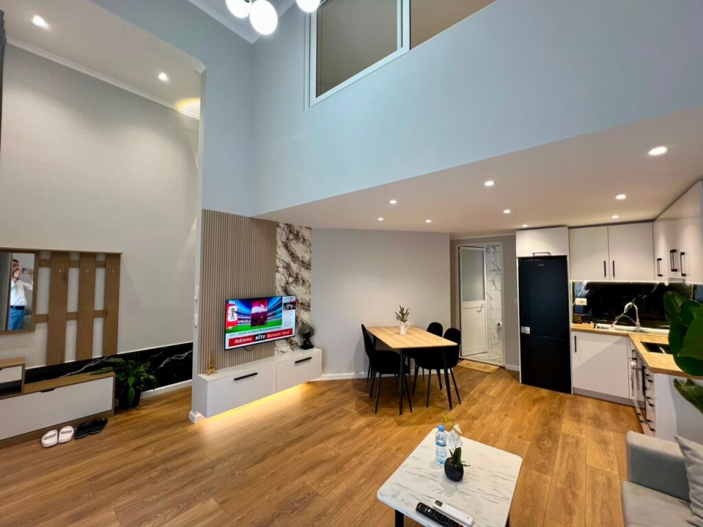 Duplex di Lusso in Vendita, Pronto per Abitare o Airbnb, vicino al Lago Secco
