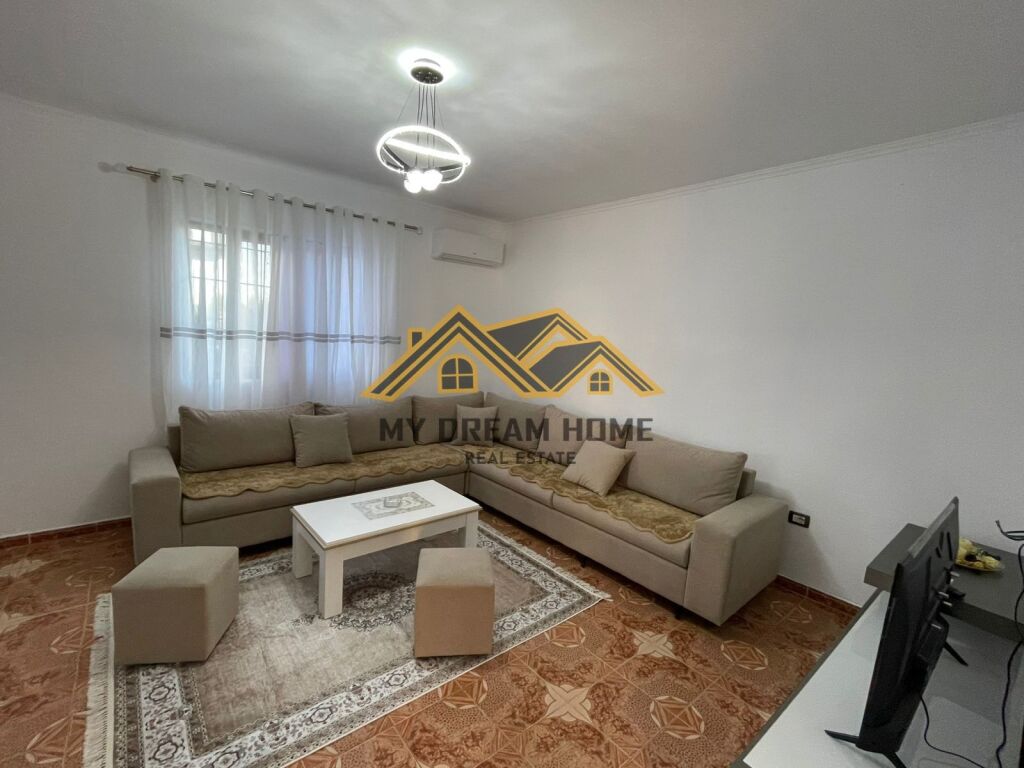 JEPET ME QERA SHTEPI PRIVATE NE PORTO ROMANO