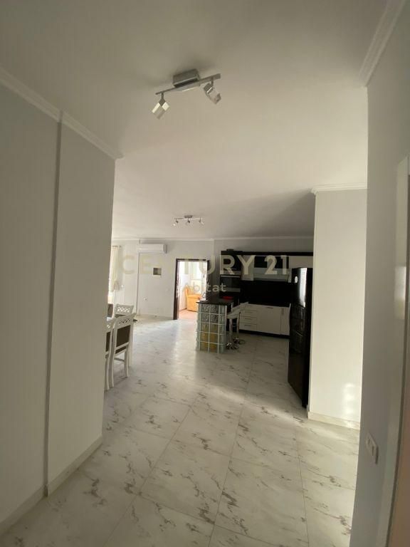 APARTAMENT ME QIRA, VILAT GJERMANE