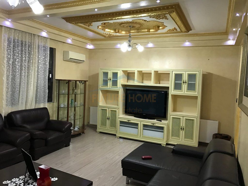 Shitet, Vilë 4-katëshe, Institut, Tirane.
