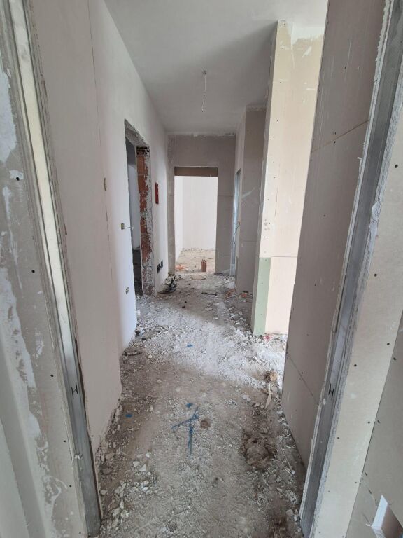 Apartament 2+1+2 gati per Banim në Kamëz 8'700'000 leke
