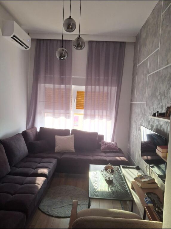 Jepet me qera Apartamenti 1+1+ post parkimi ,Ali Dem tek Kompleksi Mangalem 500 Mije leke te vjetra