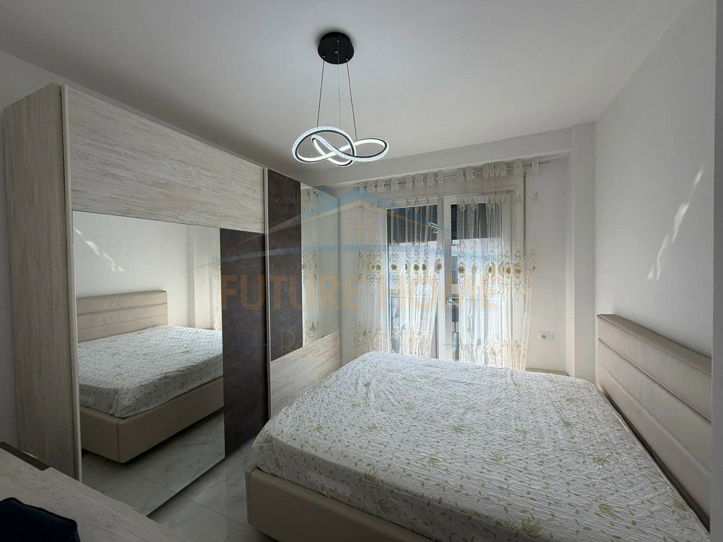 Qera, Apartament 2+1 dhe 2 Poste Parkimi, Unaza e Re