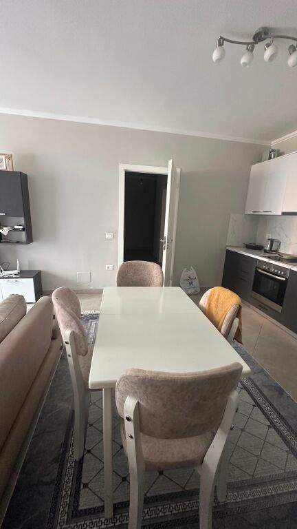 🔥 OKAZION 🏡 Jepet me Qera Apartament 2+1+2 + Ballkon ne Astir tek Vila L, 550 mije leke