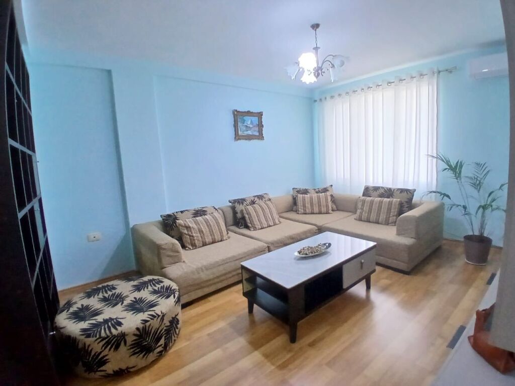 Jepet Me Qera Apartament 1+1+1 Ballkon