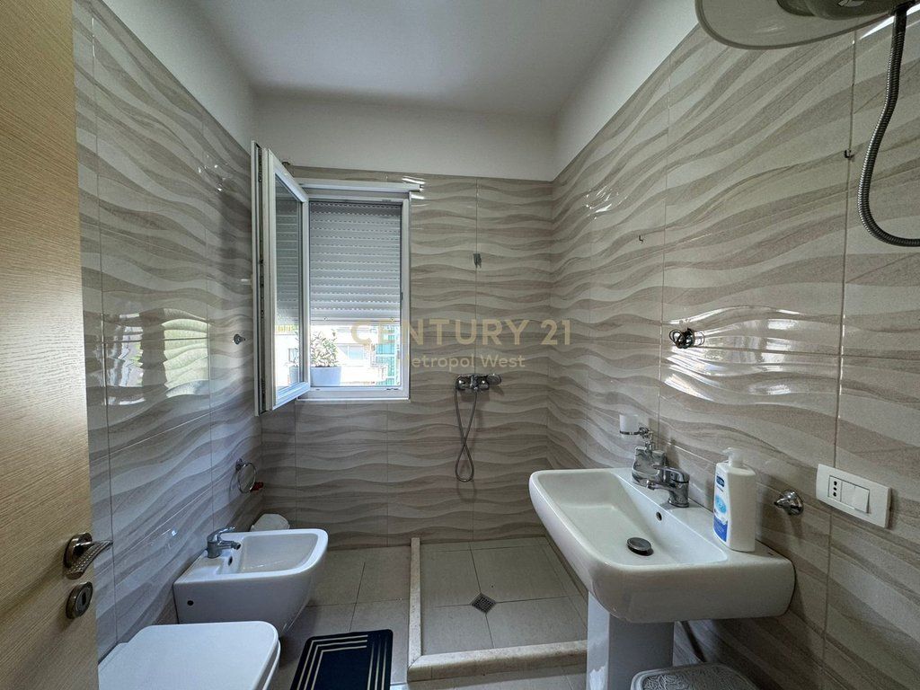 Restorant Durrësi, apartament 2+1+2 me qera 600 € /Muaj
