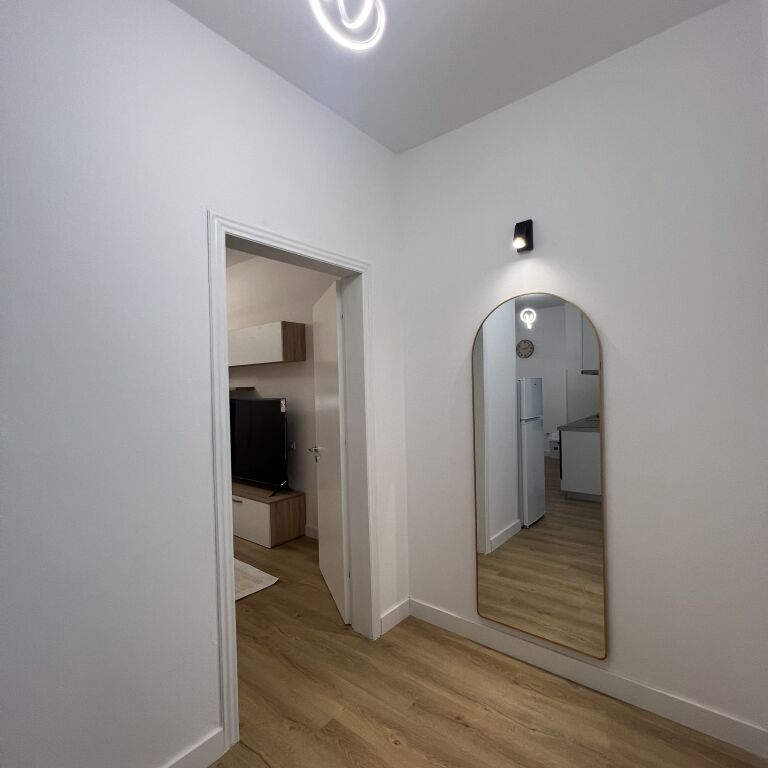 Jepet me Qira Apartament 1+1 Rr Kavajes 70.000all/muaj
