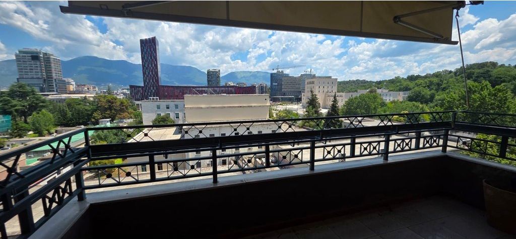 Apartament 2+1+2 me qira me pamje nga Air Albania, Garda