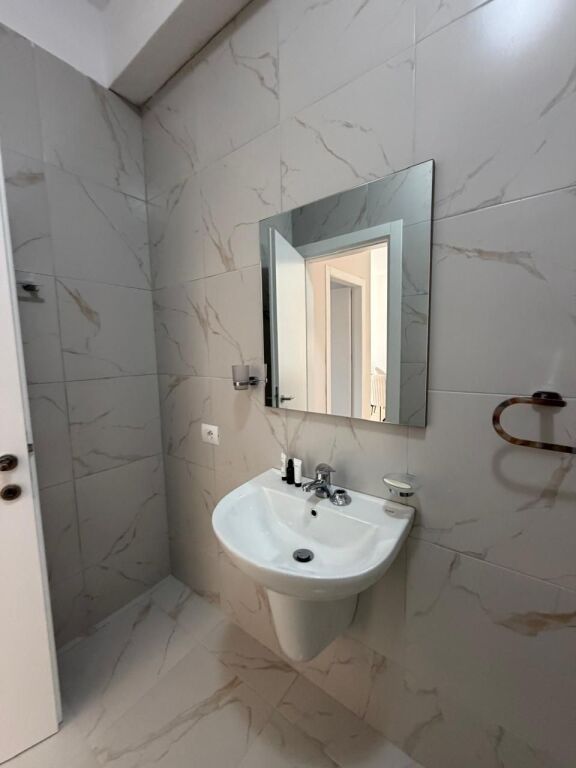 🏡 Jepet me Qira Apartament 1+1 tek Golden Park