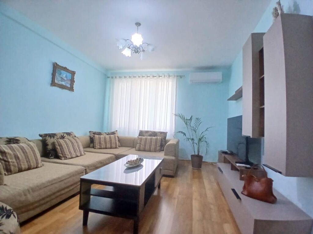 Jepet Me Qera Apartament 1+1+1 Ballkon