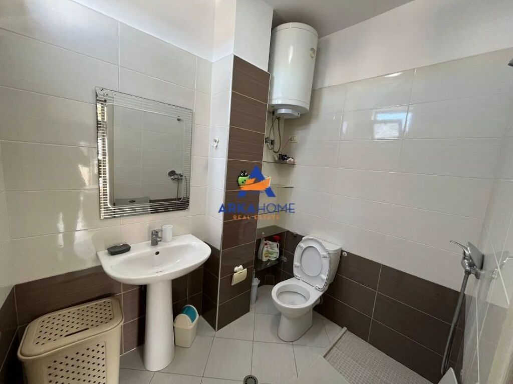 JEPET APARTAMENT 2+1+2 ME QERA "UNAZA E RE, PRANË HOTEL MARINAJ" 60.000 LEKE