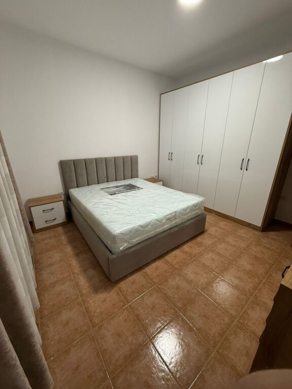 Apartament 1+1 me qira – Rruga 5 Maji !