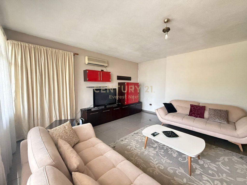 Apartament 3+1 me qira prane Liqenit Artificial