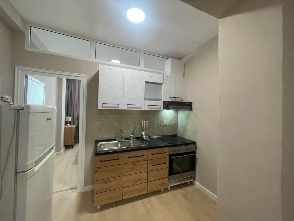 🏡 Apartament 1+1 me Qira – Ali Demi, pranë Shkollës “Kushtrimi i Lirisë”