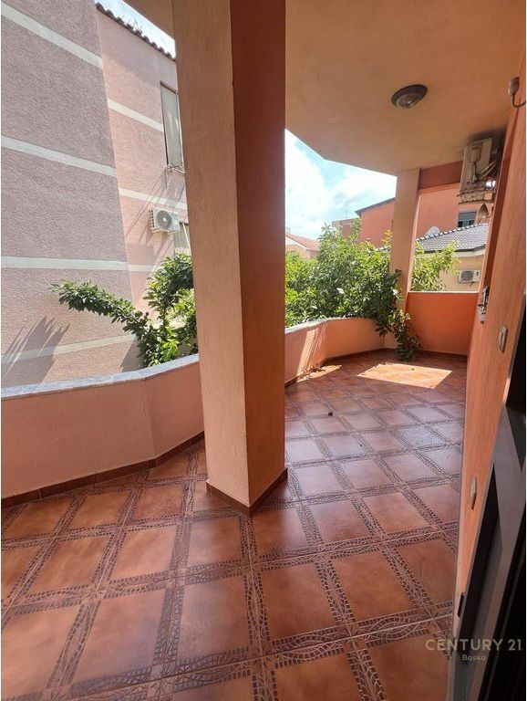 Don Bosko, 2-storey villa with yard for rent (business purpose)