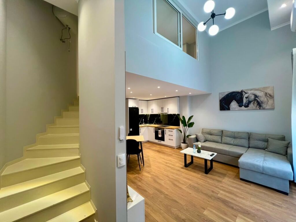 Duplex di Lusso in Vendita, Pronto per Abitare o Airbnb, vicino al Lago Secco