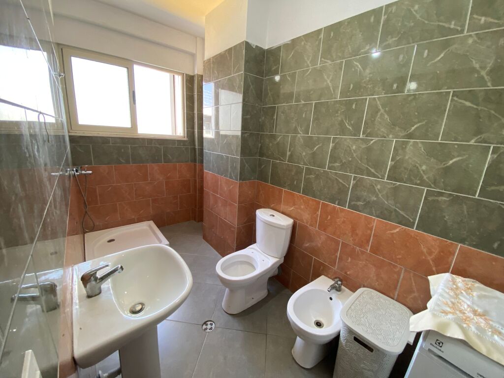 Jepet me qira apartament 2+1 në Shkozë – 110 m² – 38.000 Lekë/muaj .