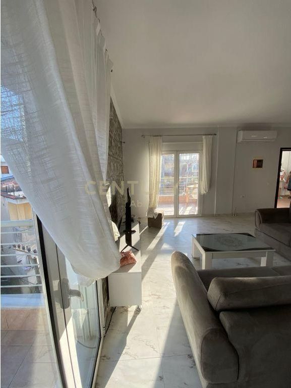 APARTAMENT ME QIRA, VILAT GJERMANE