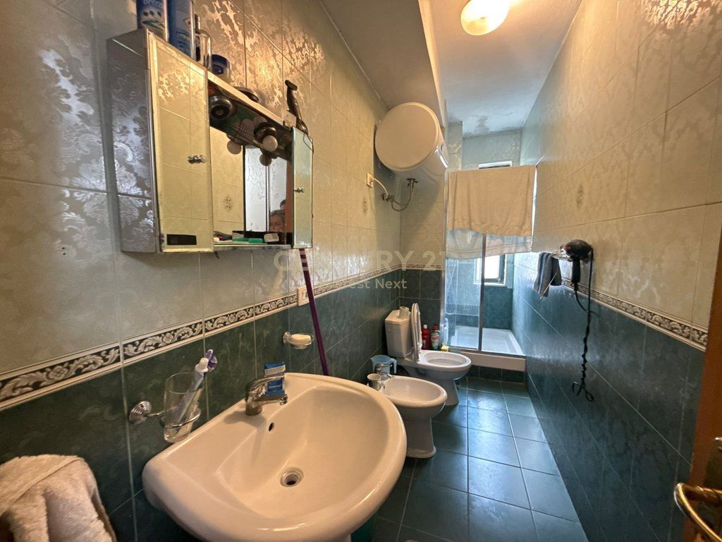 Apartament 3+1 me qira prane Liqenit Artificial