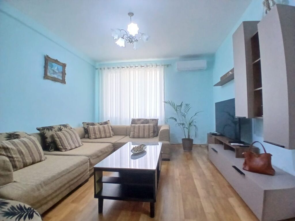 Jepet Me Qera Apartament 1+1+1 Ballkon
