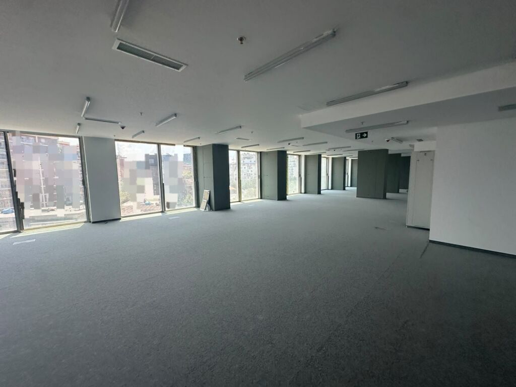 Zyre Me Qera Tek DownTown (ID BZ2997) Tirane