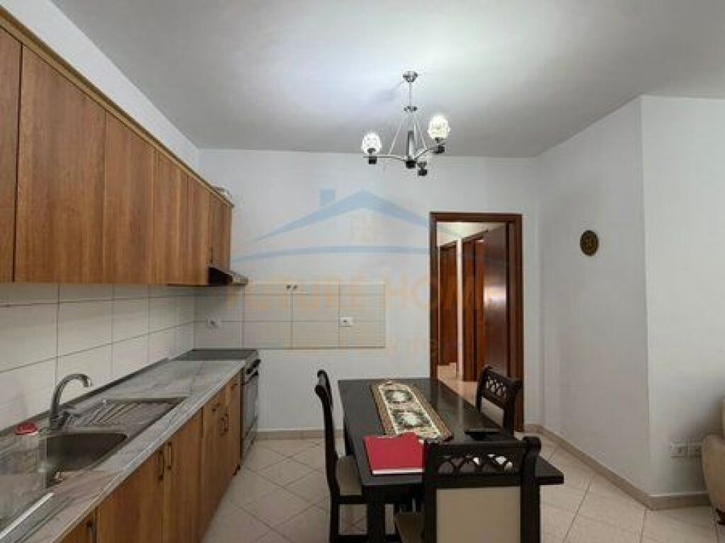 Shitet Apartament 3+1+2 ne Astir, Unaza e Re