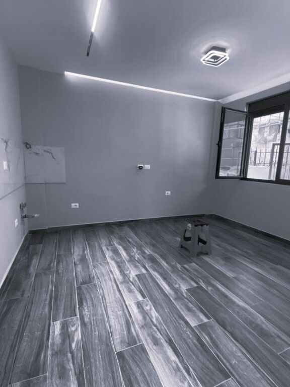 🏢 ME QIRA  AMBIENT BIZNESI – 21 Dhjetori, pranë Square 21