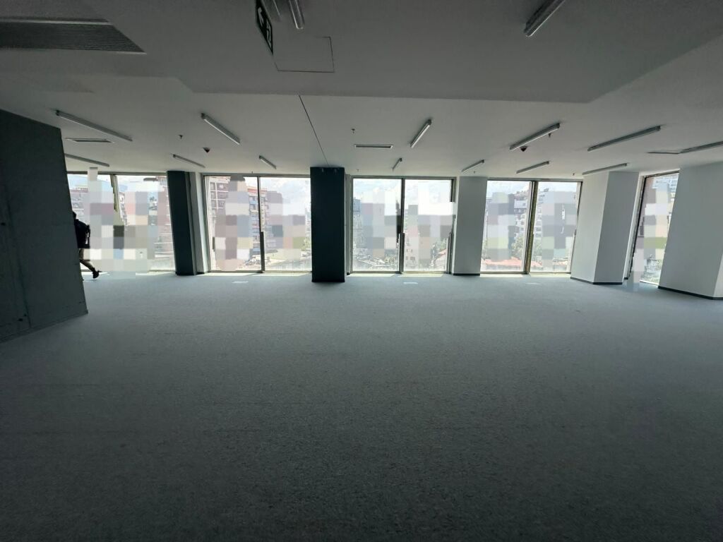 Zyre Me Qera Tek DownTown (ID BZ2997) Tirane