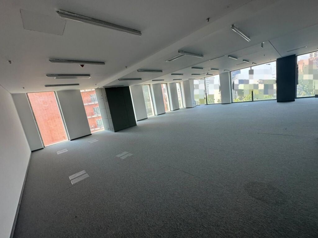 Zyre Me Qera Tek DownTown (ID BZ2997) Tirane