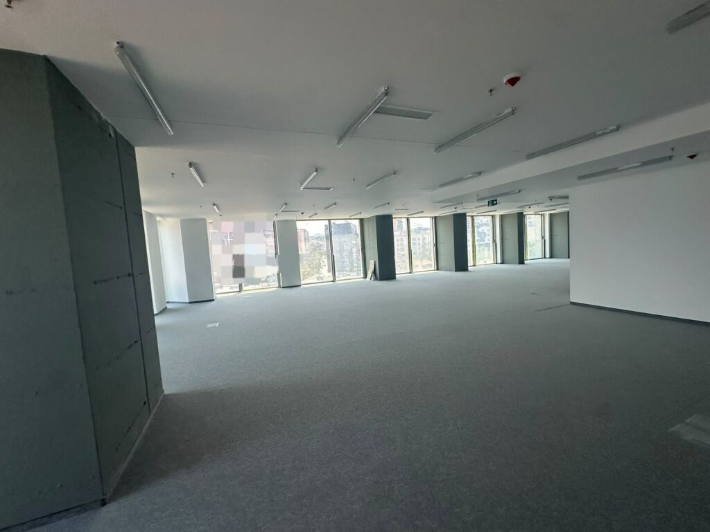 Zyre Me Qera Tek DownTown (ID BZ2997) Tirane