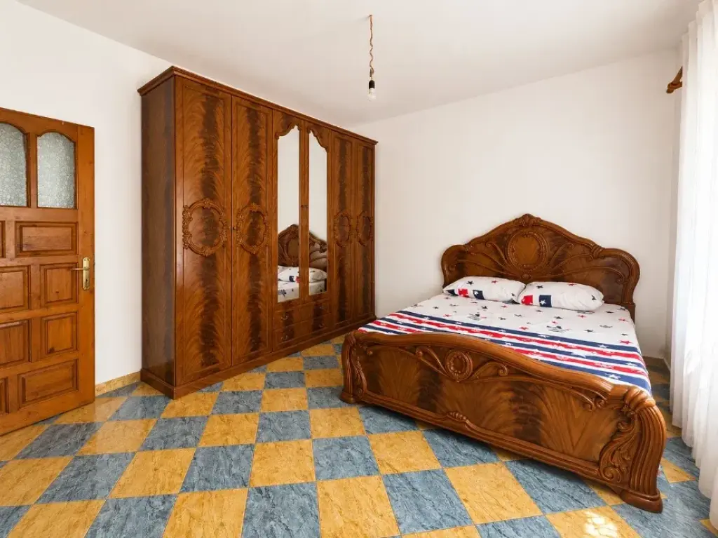 Rent | Shtëpi private 2 + 1 | Fundi i Bulevardit te ri | 350 €/month