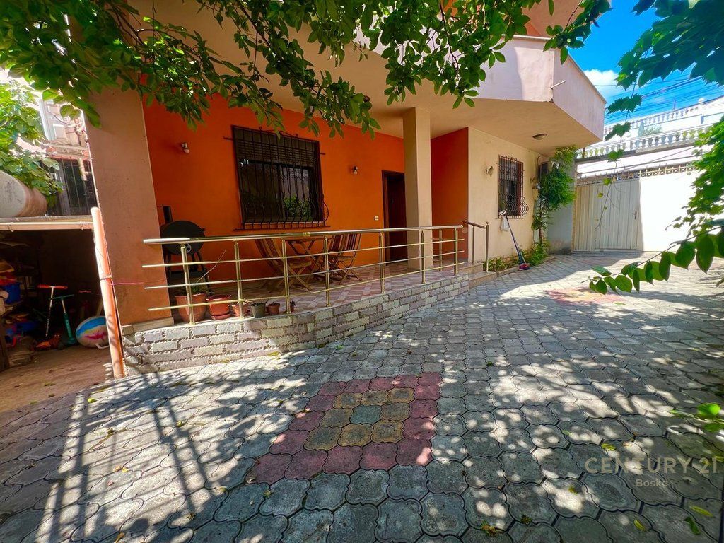 Don Bosko, 2-storey villa with yard for rent (business purpose)
