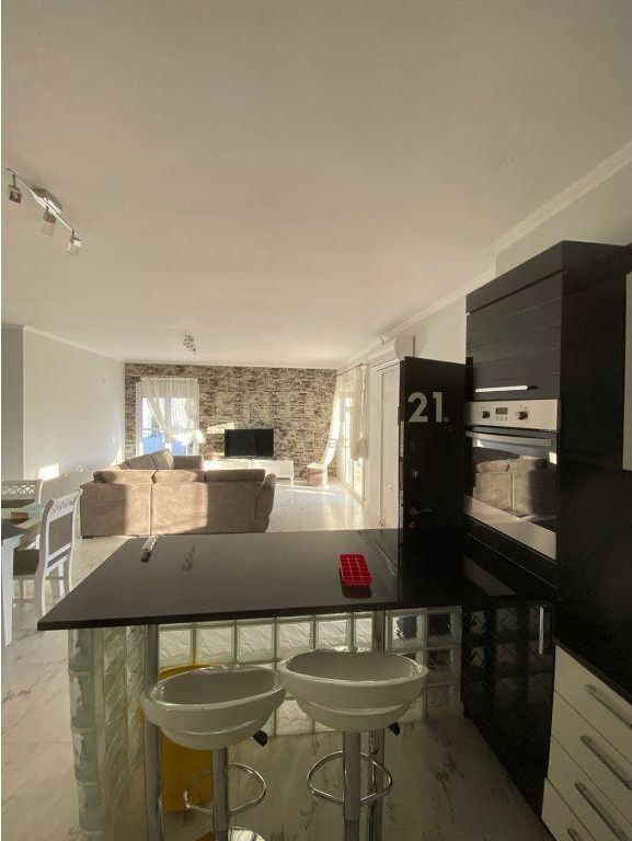 APARTAMENT ME QIRA, VILAT GJERMANE