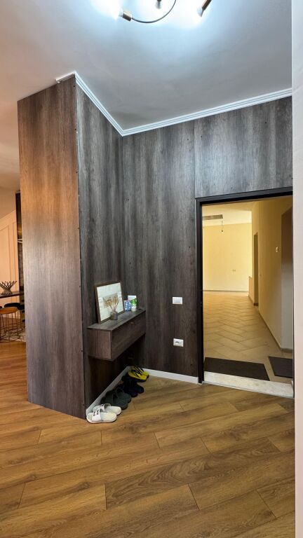 Jepet me qera apartament luksoz 1+1 në Fresk, me post parkimi