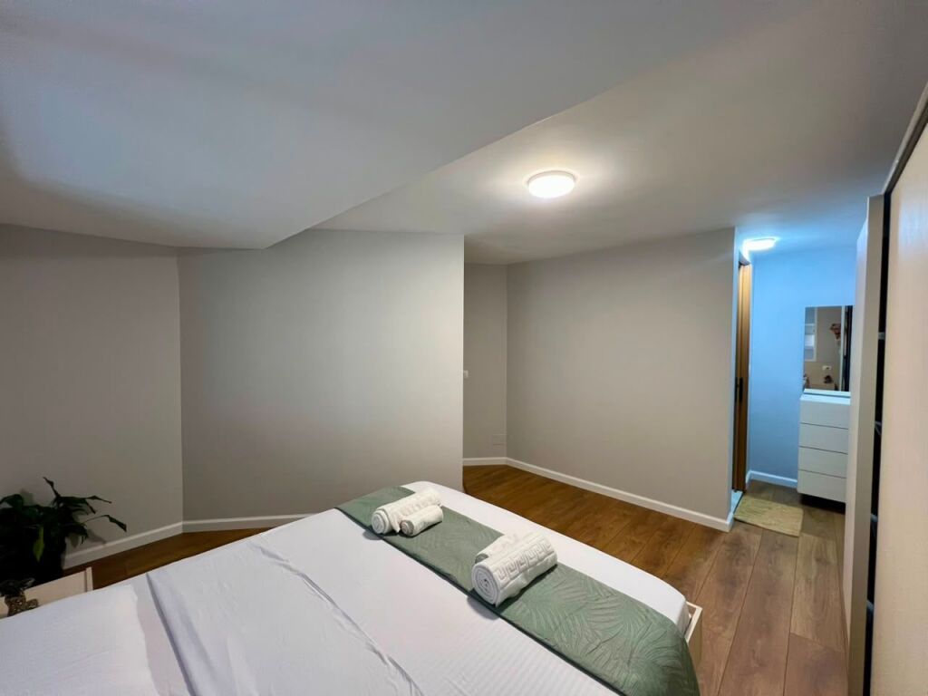 Duplex di Lusso in Vendita, Pronto per Abitare o Airbnb, vicino al Lago Secco