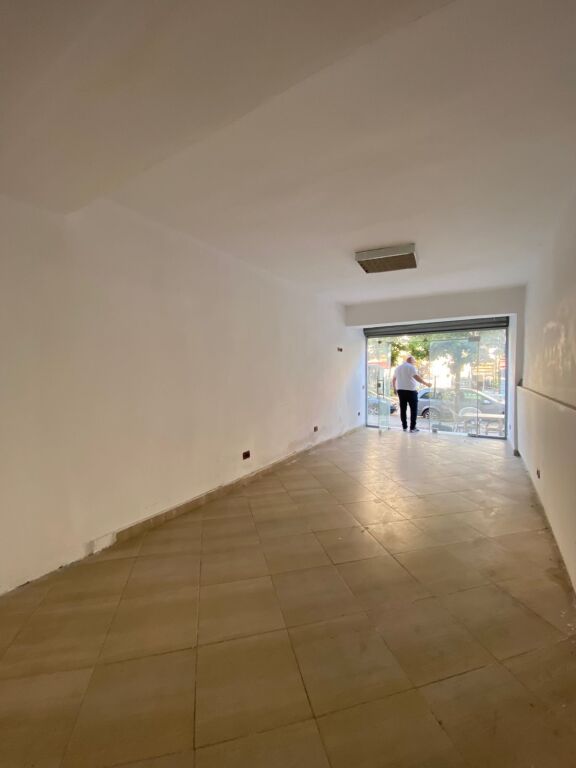 JEPET ME QERA: Ambient Biznesi në Rrugë Kryesore (Durrës)