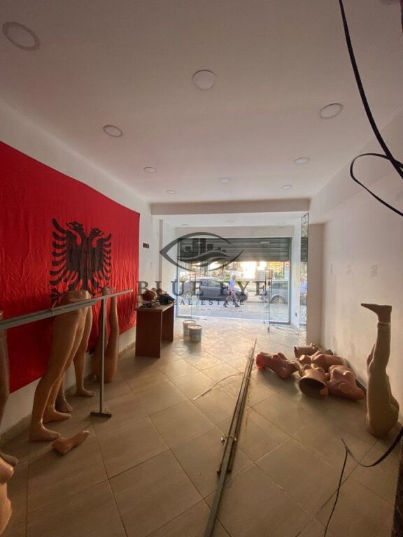 FOR RENT: Commercial Space!