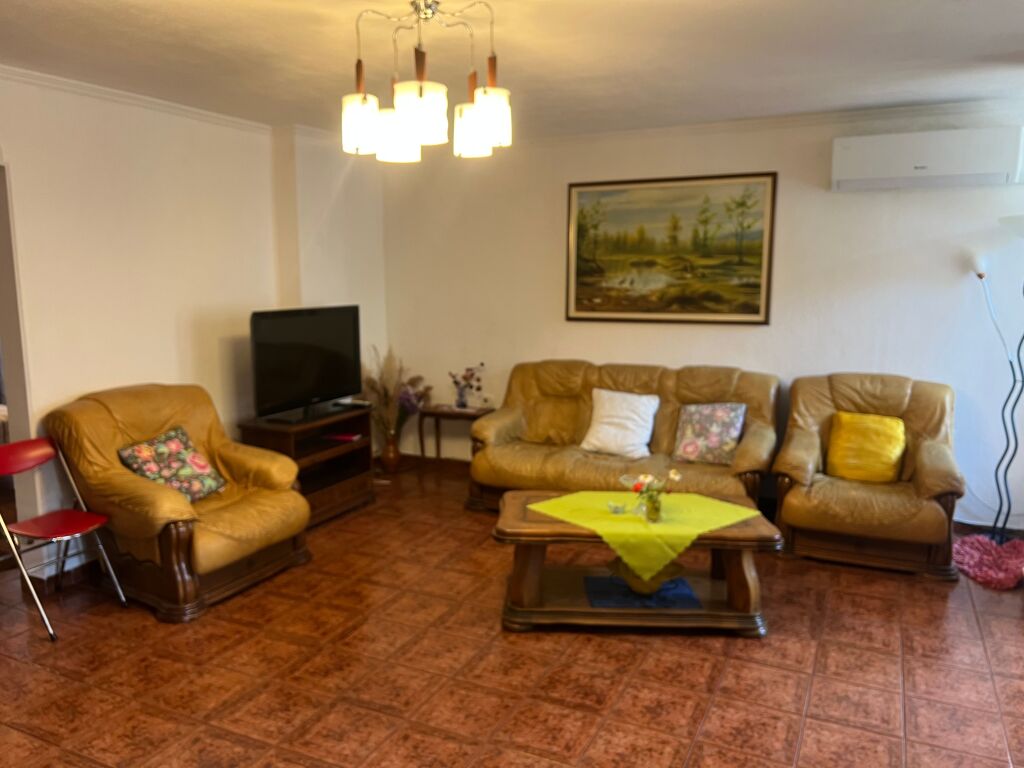 Jepet me qira apartamet 2+1 tek Zogu Zi