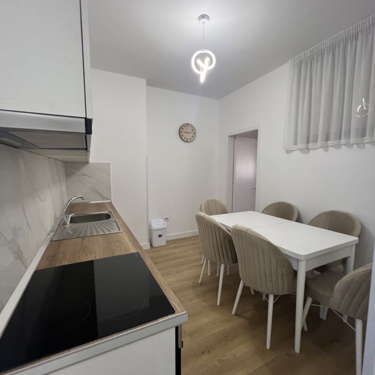 Jepet me Qira Apartament 1+1 Rr Kavajes 70.000all/muaj