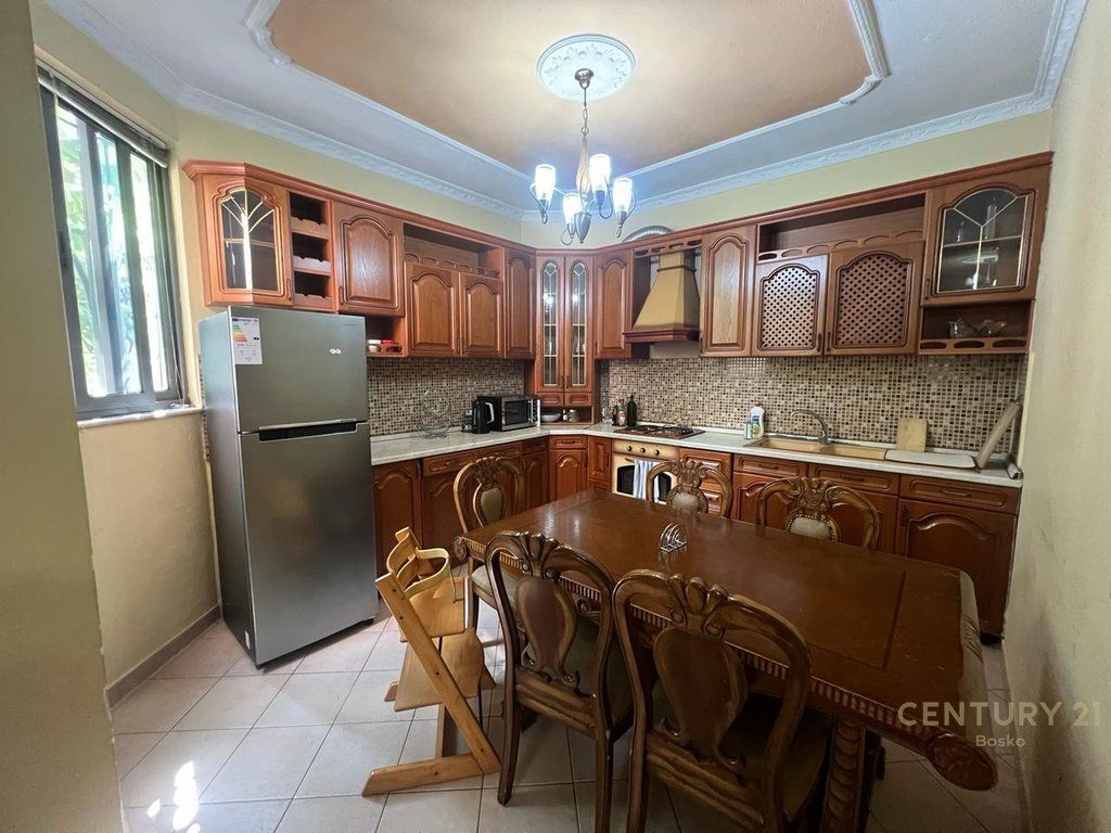 Don Bosko, 2-storey villa with yard for rent (business purpose)