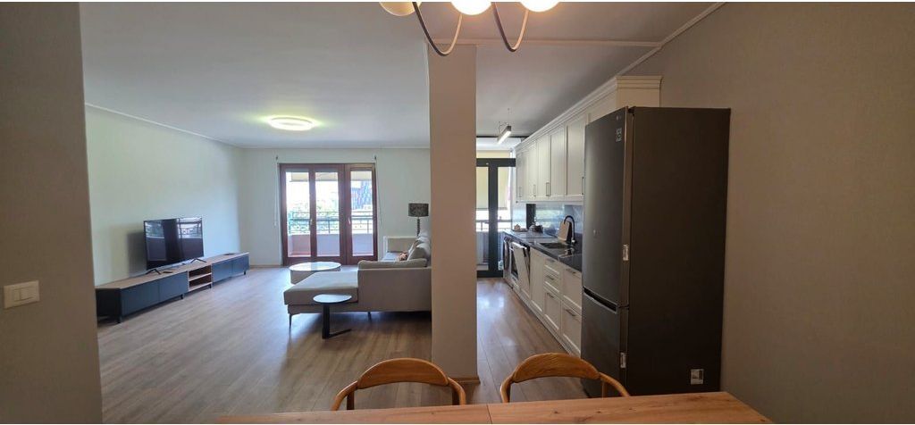 Apartament 2+1+2 me qira me pamje nga Air Albania, Garda